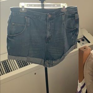 High waisted cuff denim shorts